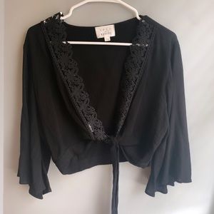 South moon under tie front top